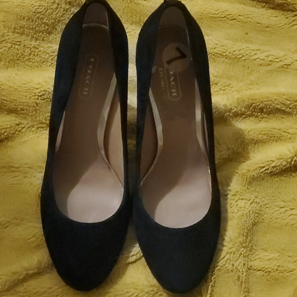 Coach Pumps
